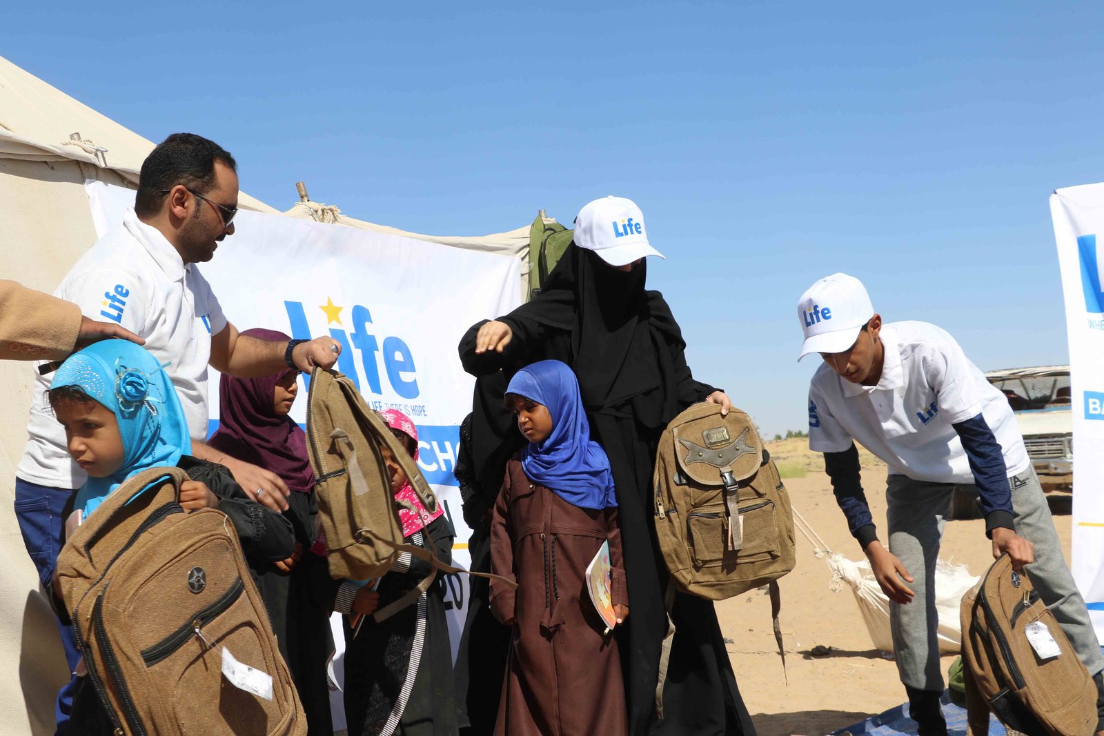 صورة غلاف: مشروع توزيع الحقيبة المدرسية 2020